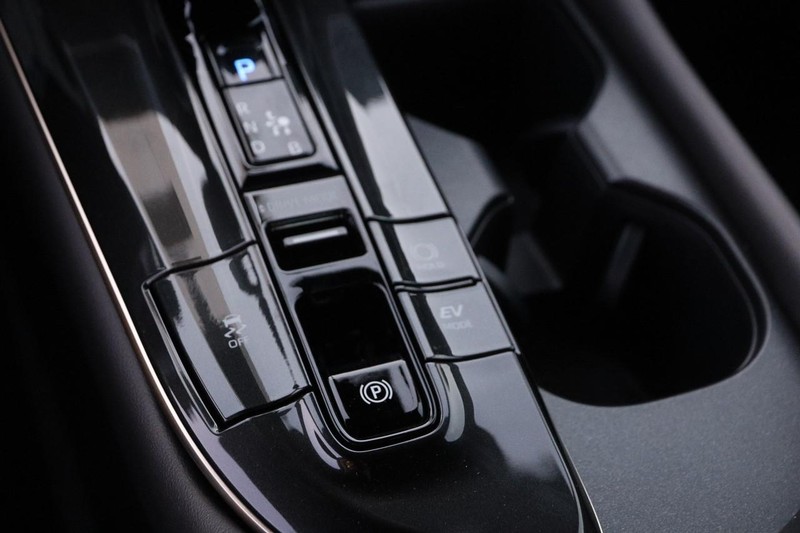 Toyota Crown Vehicle Image 19