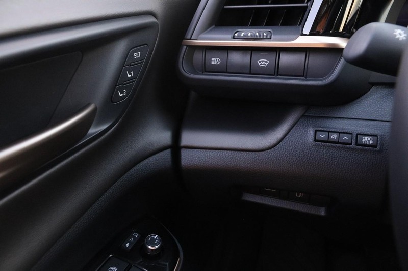 Toyota Crown Vehicle Image 20