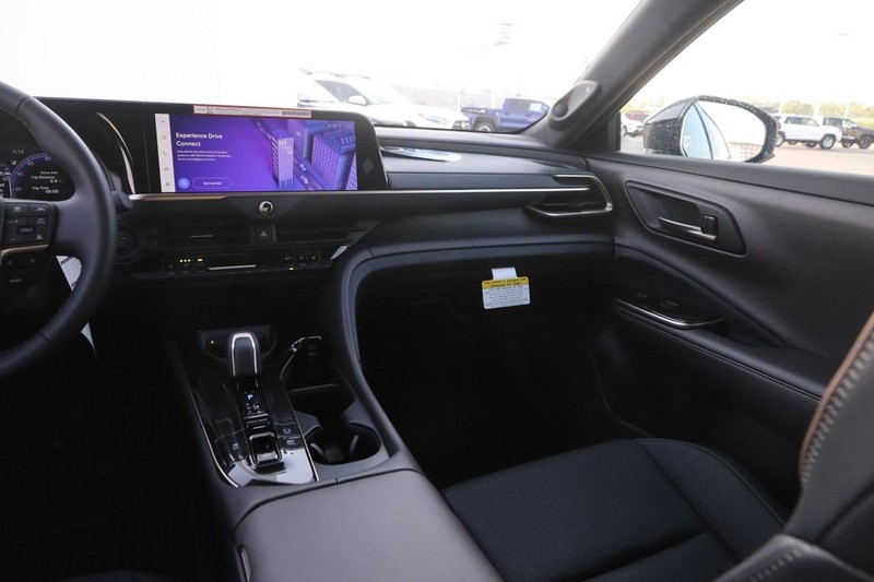 Toyota Crown Vehicle Image 25