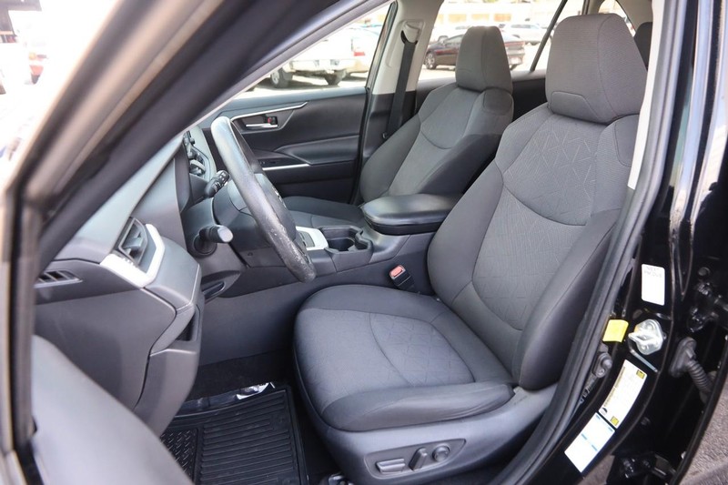 Toyota RAV4 Vehicle Image 08
