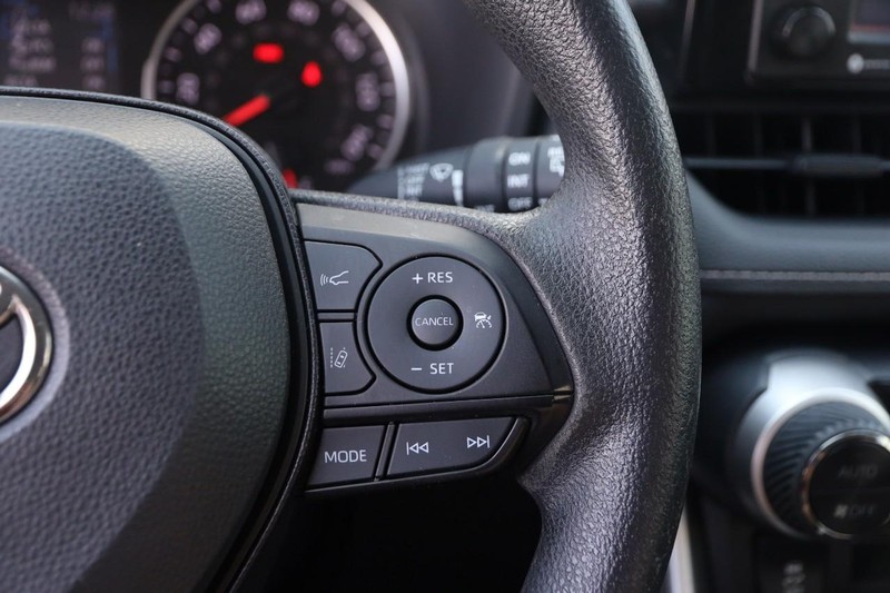 Toyota RAV4 Vehicle Image 12