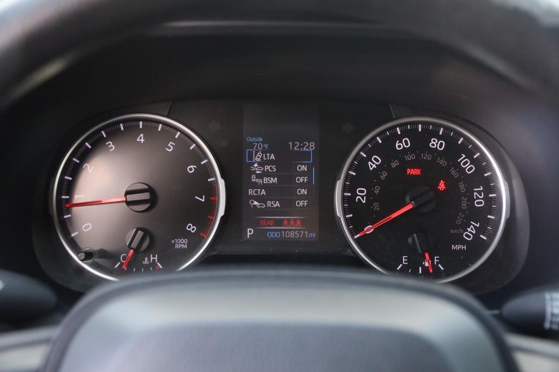 Toyota RAV4 Vehicle Image 13