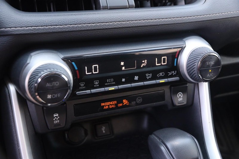 Toyota RAV4 Vehicle Image 17