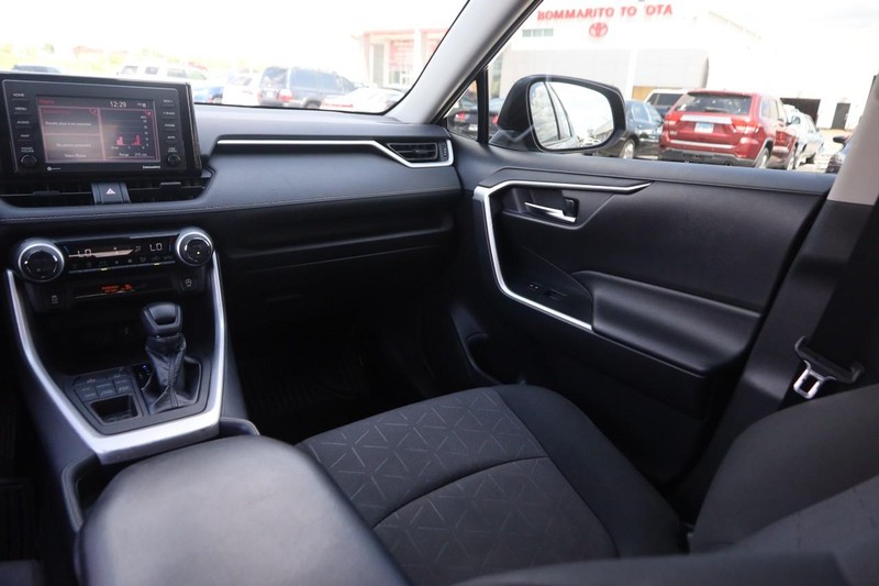Toyota RAV4 Vehicle Image 23