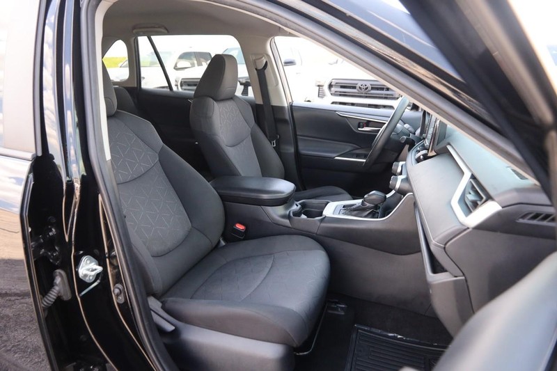 Toyota RAV4 Vehicle Image 24