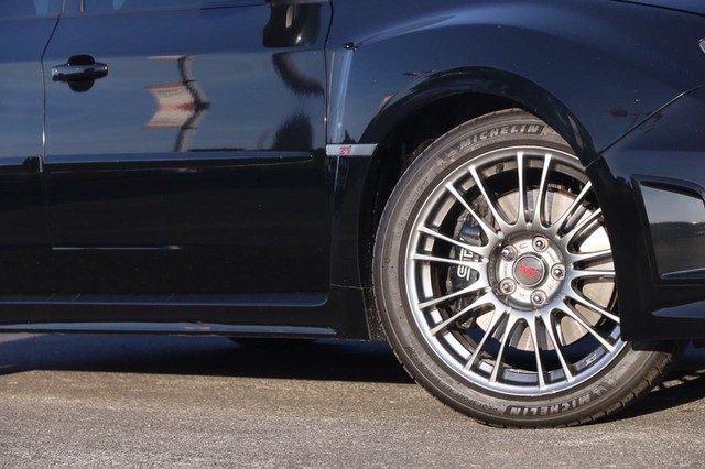 Subaru Impreza Wagon WRX Vehicle Full-screen Gallery Image 04
