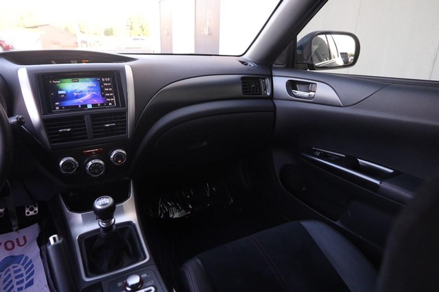 Subaru Impreza Wagon WRX Vehicle Full-screen Gallery Image 25