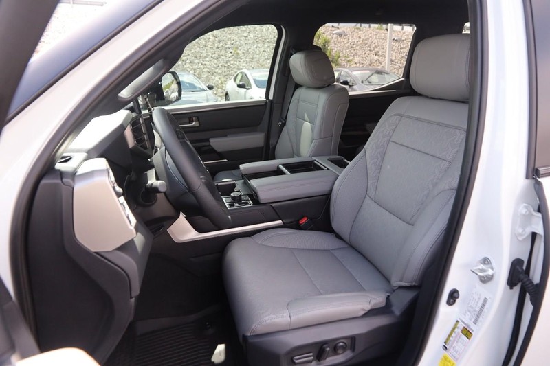 Toyota Tundra 4WD Vehicle Image 08