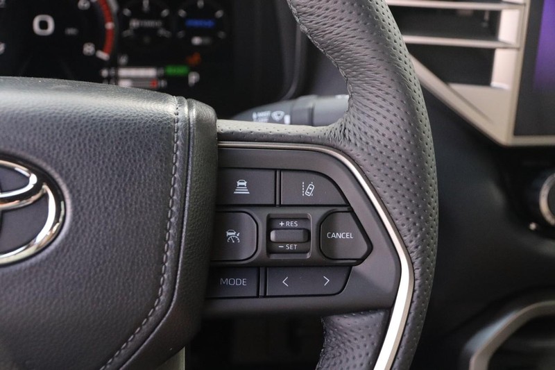 Toyota Tundra 4WD Vehicle Image 12