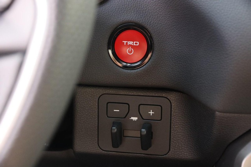 Toyota Tundra 4WD Vehicle Image 14