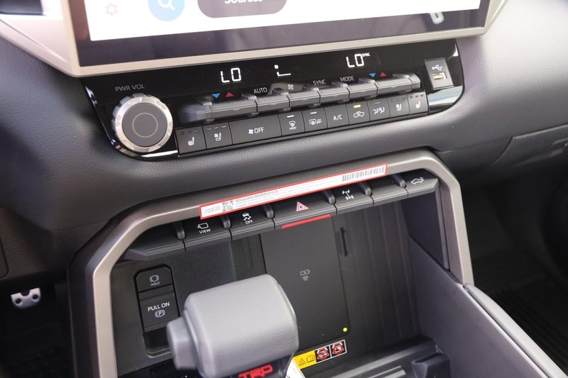Toyota Tundra 4WD Vehicle Image 17