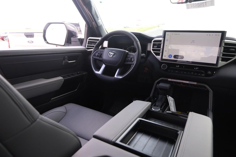Toyota Tundra 4WD Vehicle Image 21