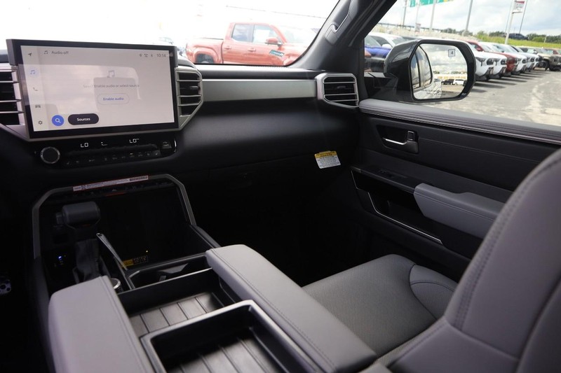 Toyota Tundra 4WD Vehicle Image 24