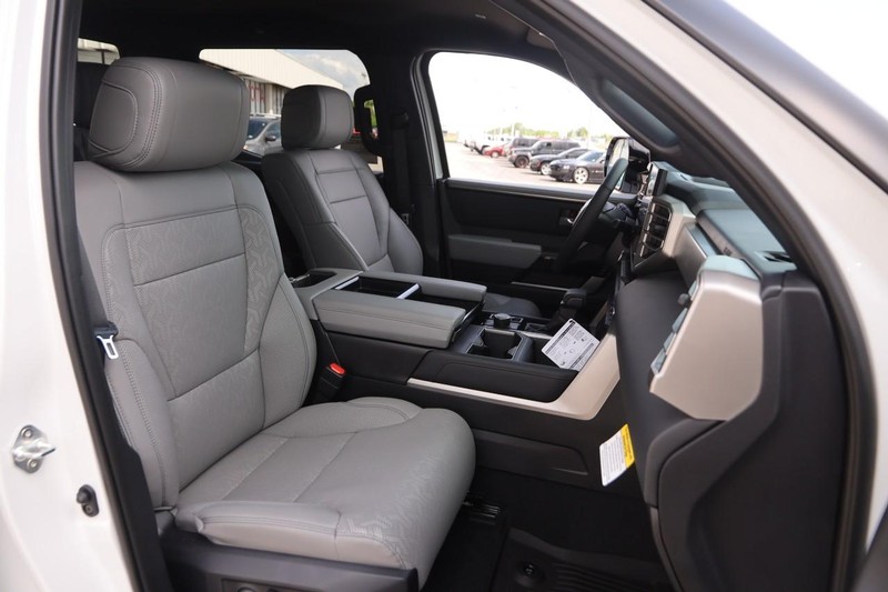 Toyota Tundra 4WD Vehicle Image 25