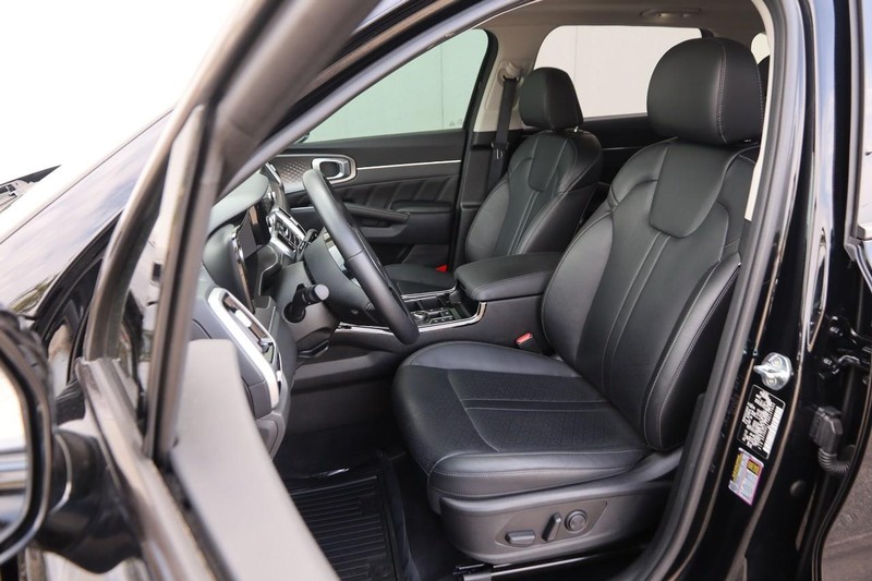 Kia Sorento Vehicle Image 10