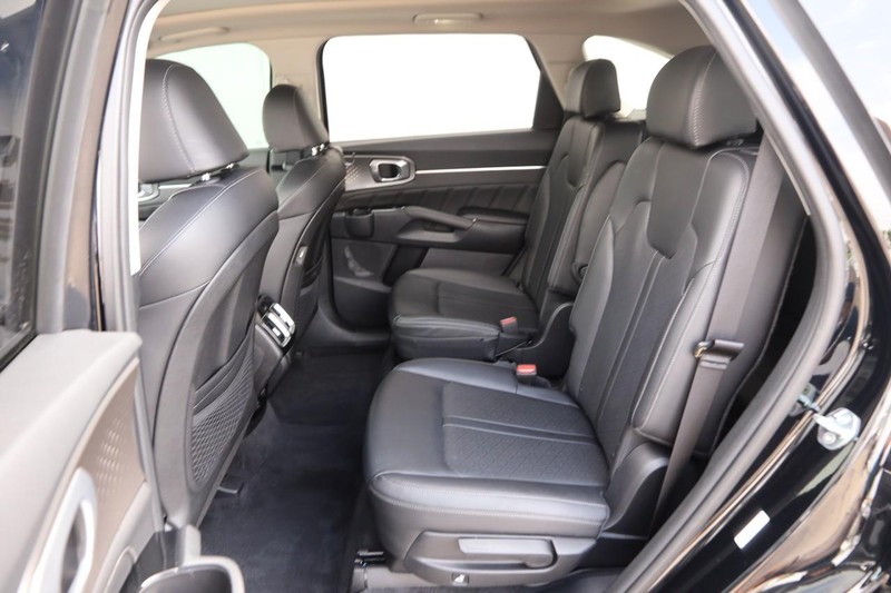 Kia Sorento Vehicle Image 11