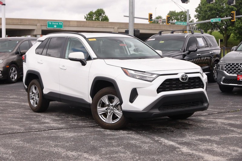 Toyota RAV4 Vehicle Image 02