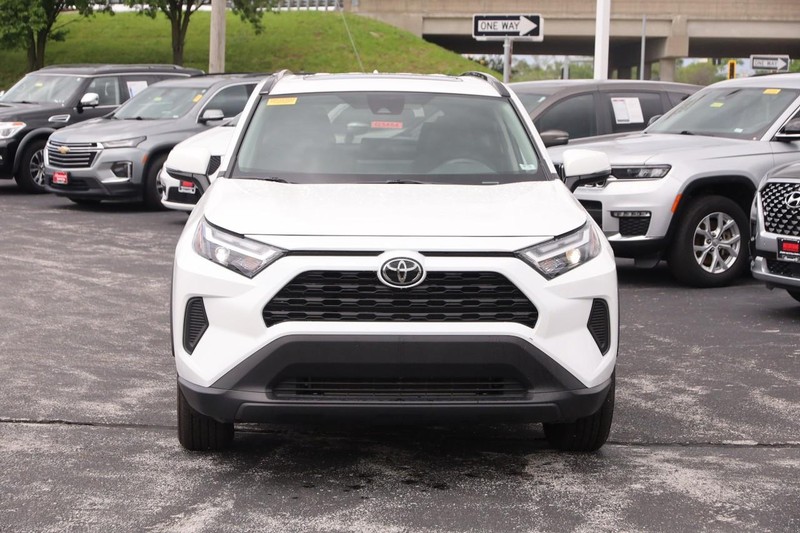 Toyota RAV4 Vehicle Image 04