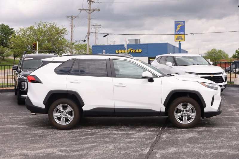 Toyota RAV4 Vehicle Image 05