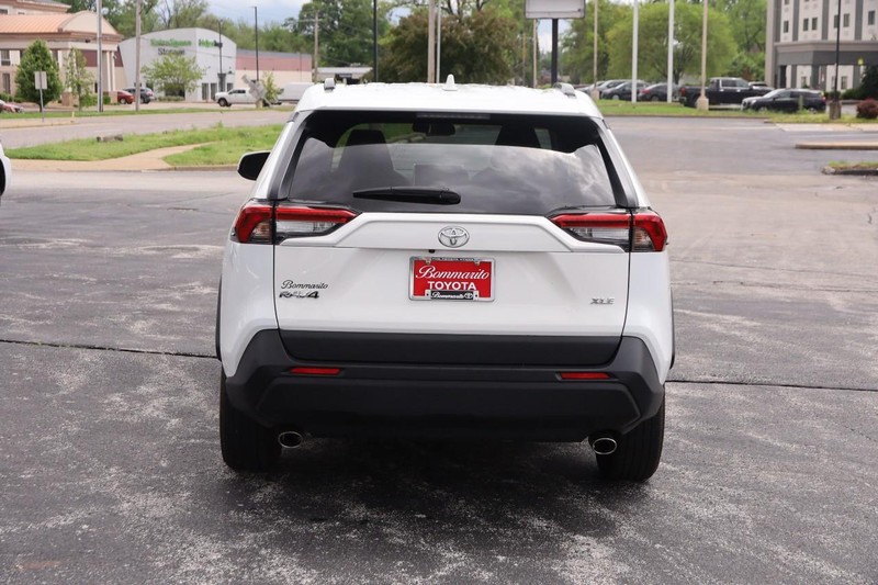 Toyota RAV4 Vehicle Image 06