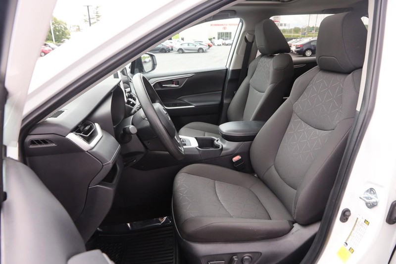 Toyota RAV4 Vehicle Image 10