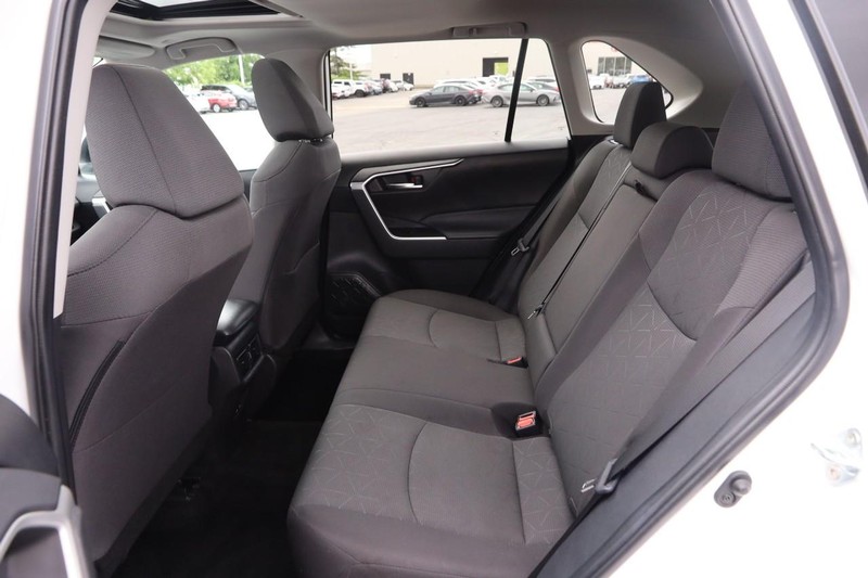 Toyota RAV4 Vehicle Image 11