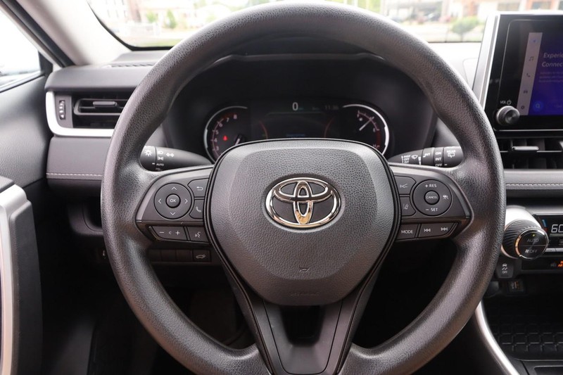 Toyota RAV4 Vehicle Image 12