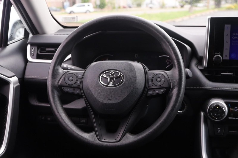 Toyota RAV4 Vehicle Image 22