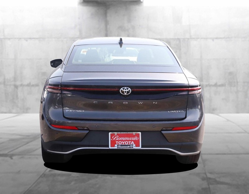 Toyota Crown Vehicle Image 06