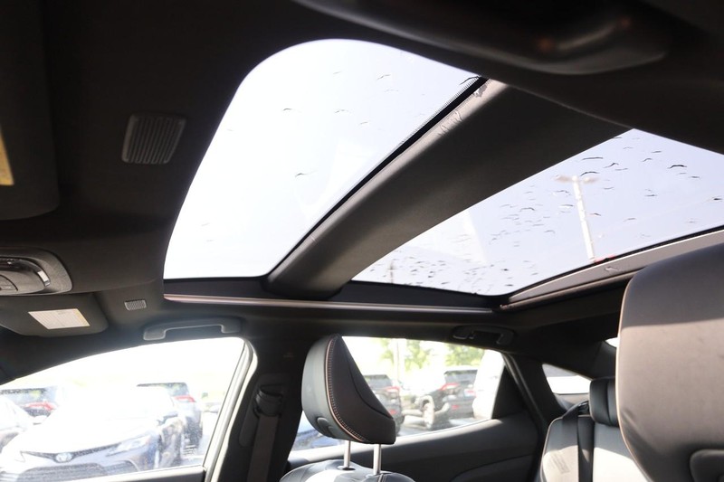 Toyota Crown Vehicle Image 07