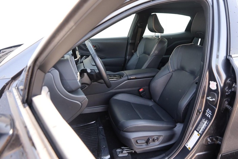 Toyota Crown Vehicle Image 08