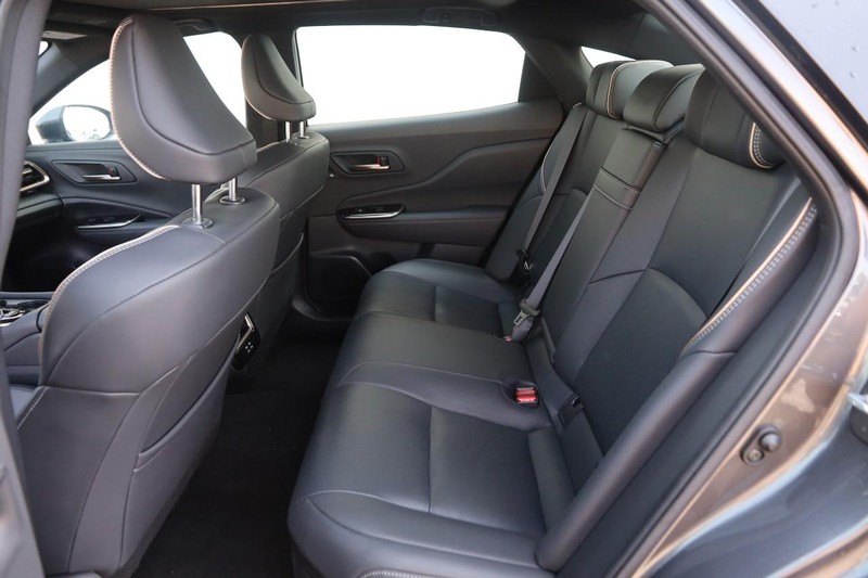 Toyota Crown Vehicle Image 09