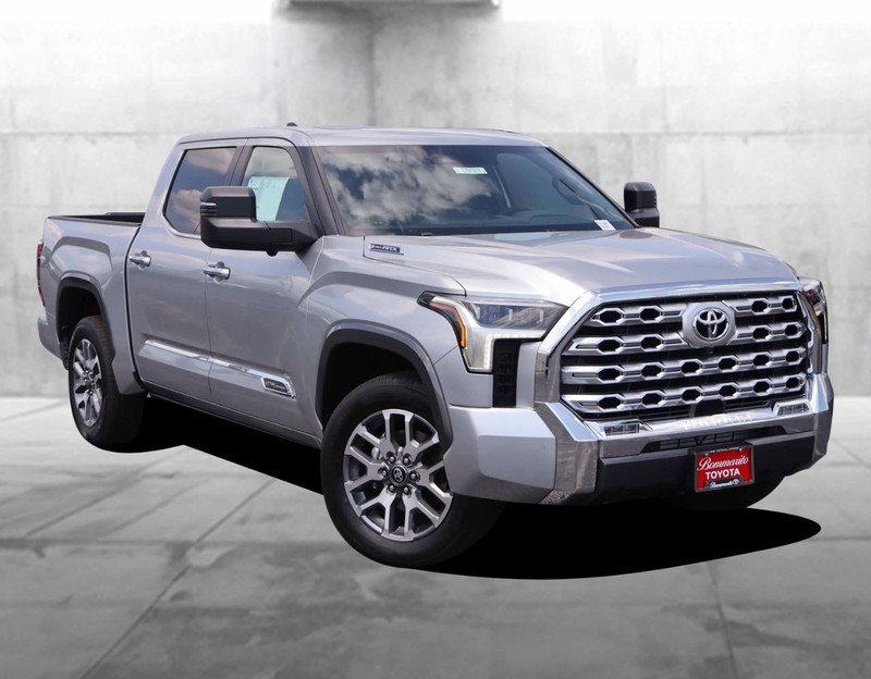 Toyota Tundra 4WD Vehicle Image 02