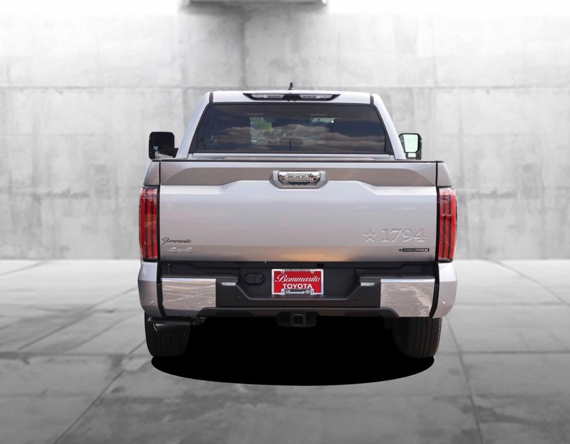 Toyota Tundra 4WD Vehicle Image 06