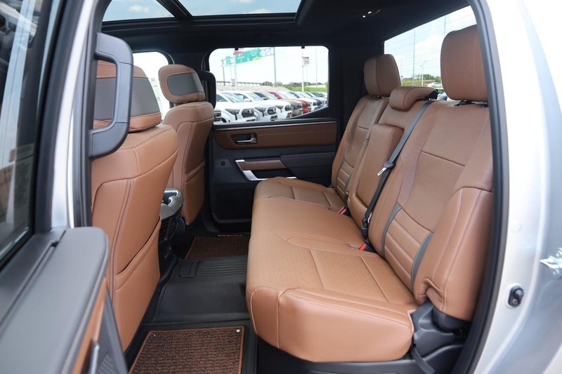 Toyota Tundra 4WD Vehicle Image 10
