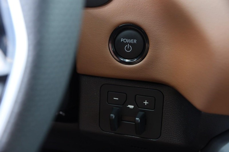 Toyota Tundra 4WD Vehicle Image 16