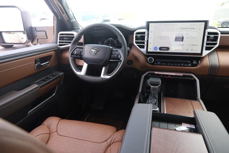 Toyota Tundra 4WD Vehicle Image 24