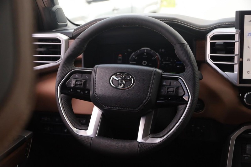 Toyota Tundra 4WD Vehicle Image 25