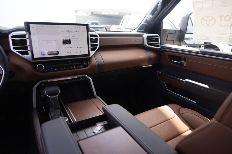 Toyota Tundra 4WD Vehicle Image 27