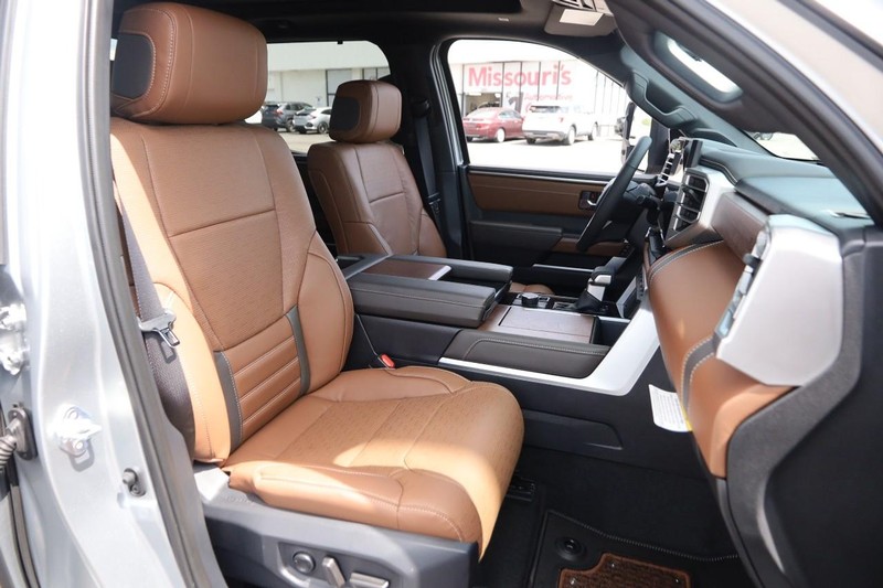 Toyota Tundra 4WD Vehicle Image 28