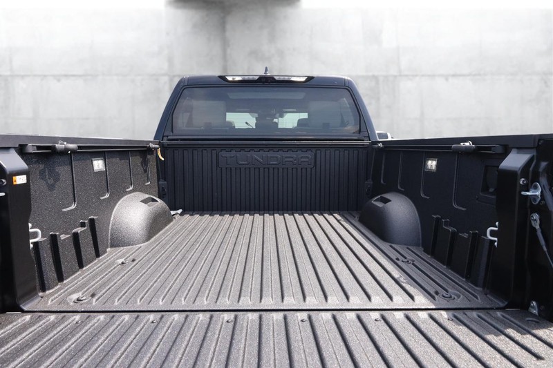 Toyota Tundra 4WD Vehicle Image 07