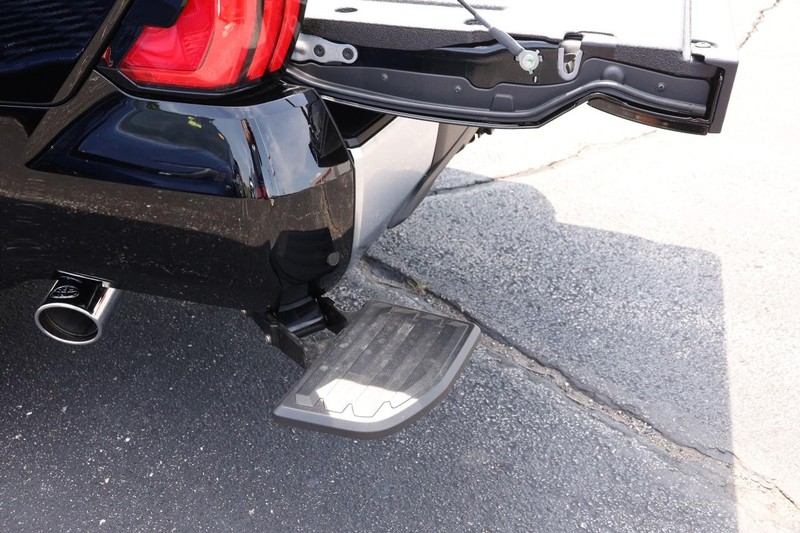 Toyota Tundra 4WD Vehicle Image 08
