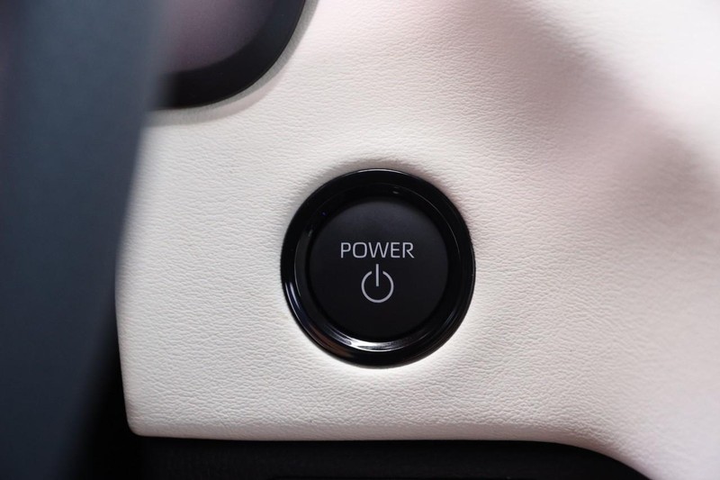 Toyota Tundra 4WD Vehicle Image 16