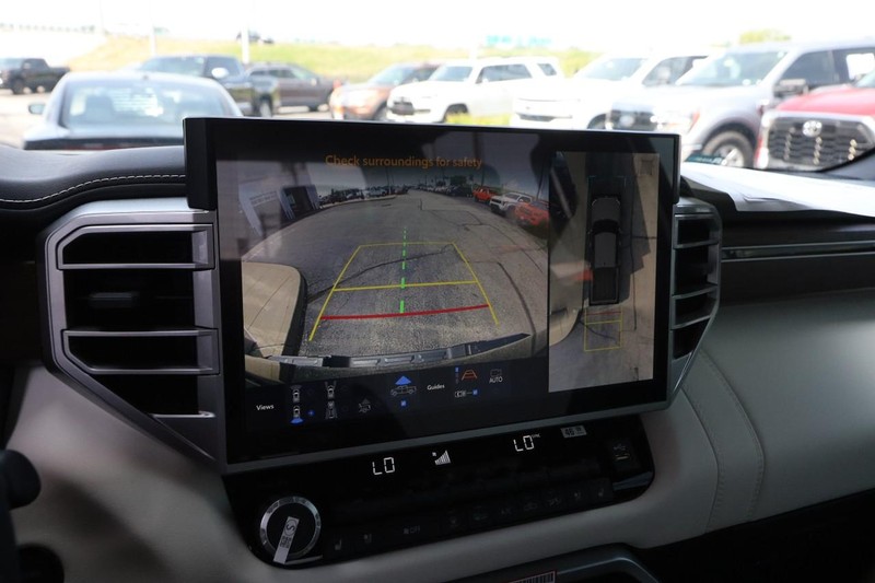 Toyota Tundra 4WD Vehicle Image 18