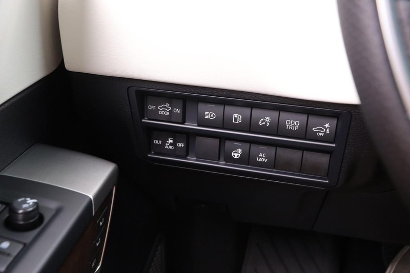 Toyota Tundra 4WD Vehicle Image 21