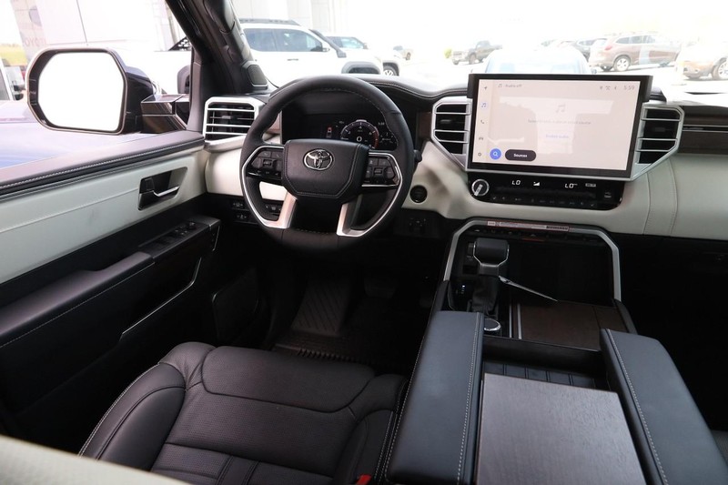 Toyota Tundra 4WD Vehicle Image 23