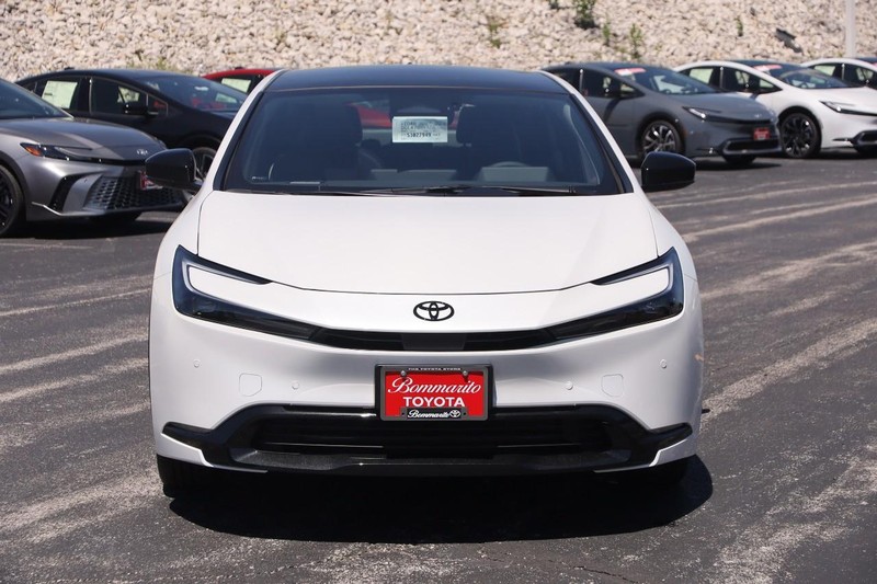 Toyota Prius Vehicle Image 04
