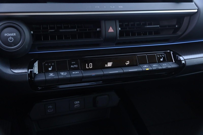 Toyota Prius Vehicle Image 17