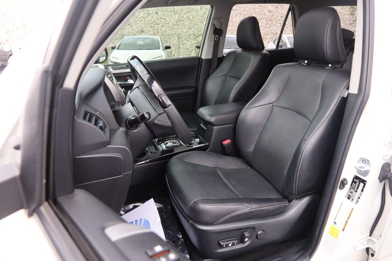 Toyota 4Runner Vehicle Image 09