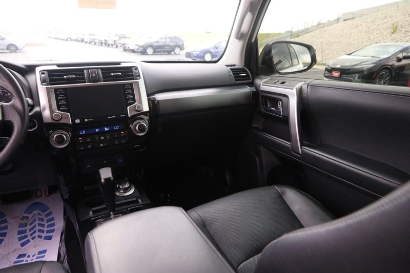 Toyota 4Runner Vehicle Image 25